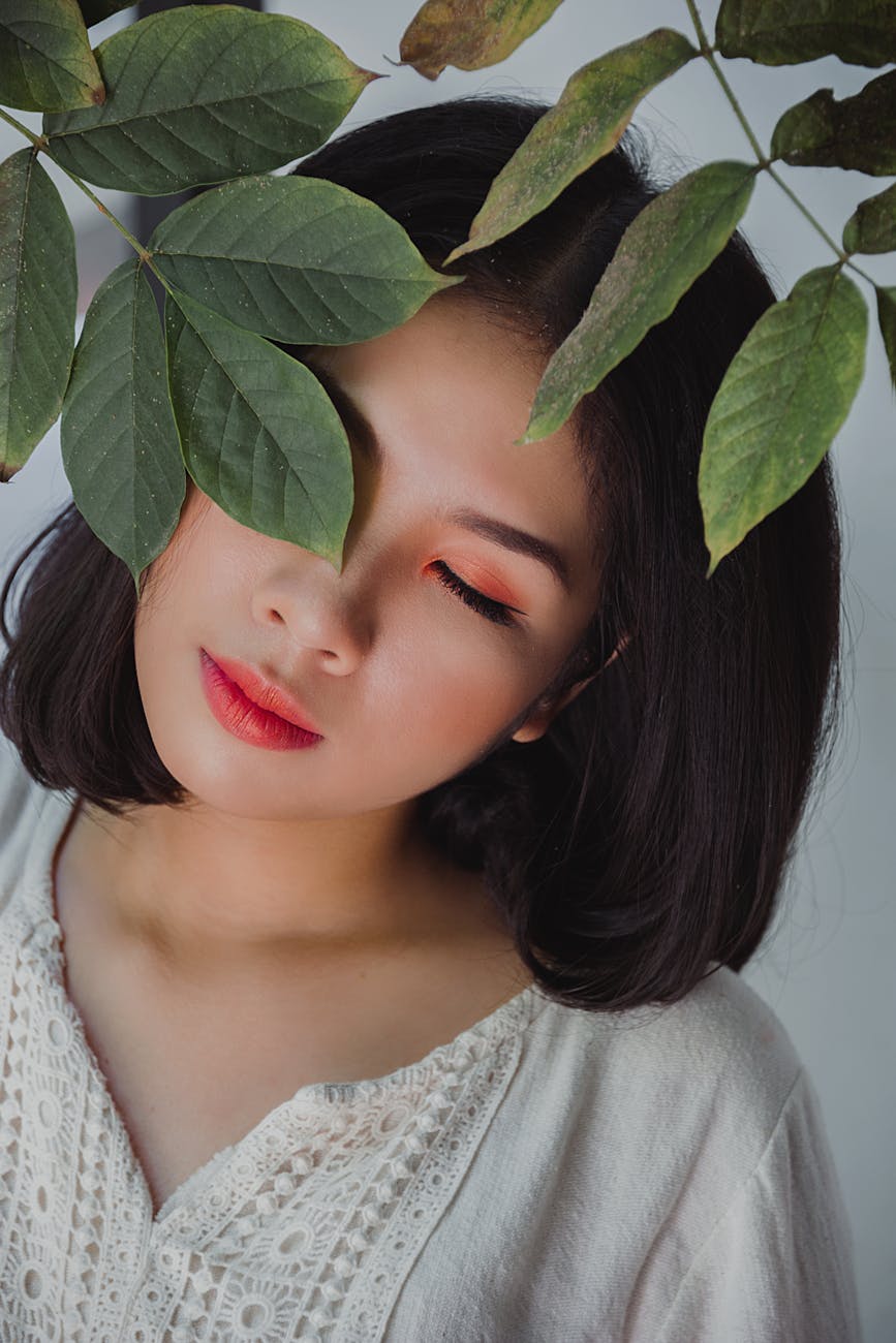 woman wearing beige v neck shirt under tree