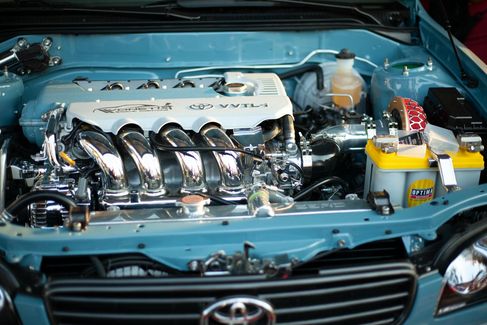 photo of a clean car engine